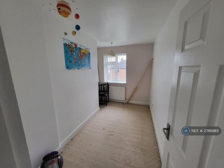 3 bedroom semi-detached house to rent - Photo 4
