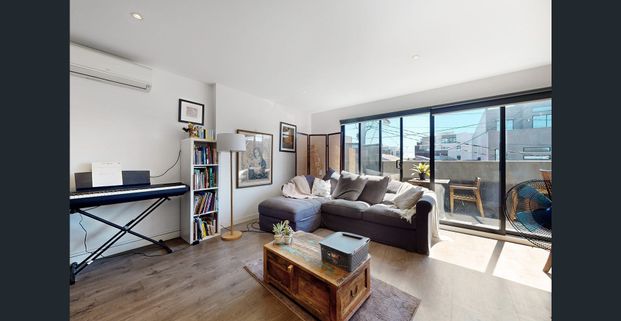 Convenience meets location - Photo 1