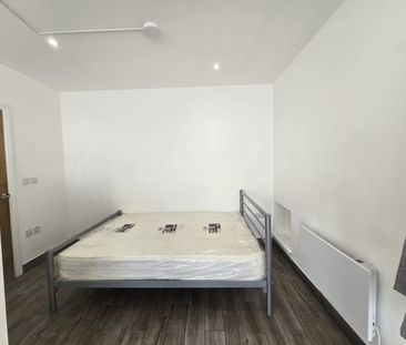 Studio Flat, Selhurst Road, SE25 - Photo 1