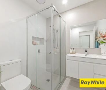 Immaculate 5-Bedroom Townhouse Offering Space, Style & Family Comfort - Photo 2