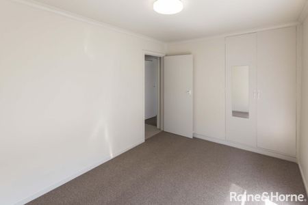 CONVENIENTLY LOCATED TWO BEDROOM VILLA. - Photo 5