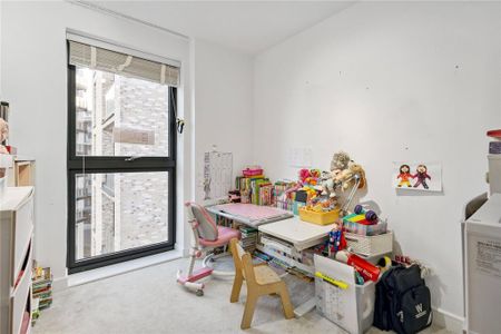 3 bedroom flat to rent - Photo 4