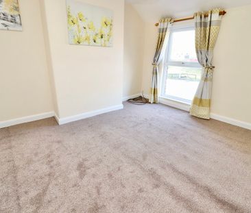 2 bedroom Mid Terraced House to let - Photo 4