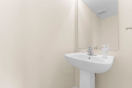 For Lease - 21 Miami Grove, Brampton, Ontario - Photo 4