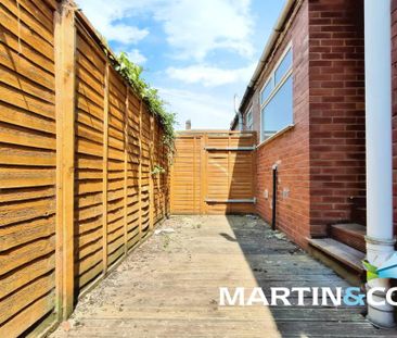2 bedroom end of terrace house to rent - Photo 2
