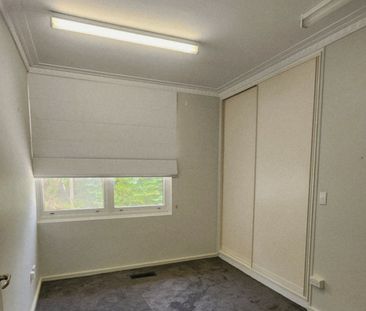 6 Hamelin Crescent, Narrabundah ACT, Belconnen - Photo 3