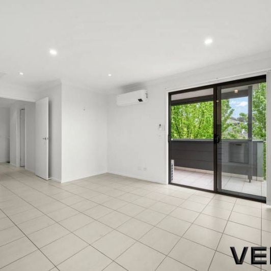 FABULOUS TWO BEDROOM TOWNHOUSE - Photo 1