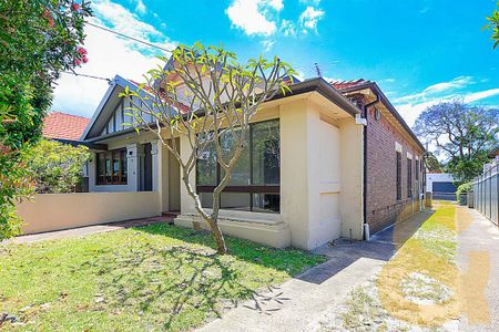 RENOVATED FAMILY HOME - Photo 5