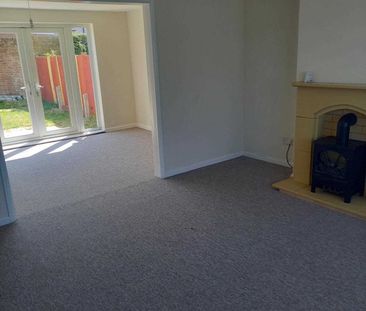 Midhurst Road, Hamdpen Park - Photo 2