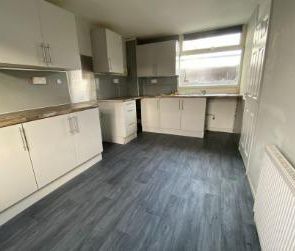 2 bedroom end of terrace house to rent - Photo 1