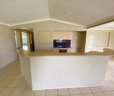Large Family Home in Sought After Pacific Pines Location! - Photo 3