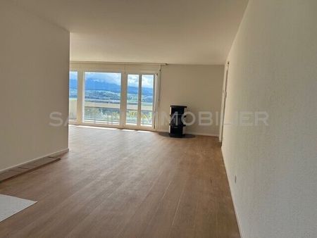 APPARTEMENT RENOVE DE 4½ PIÈCES AVEC VUE DEGAGEE - Photo 2
