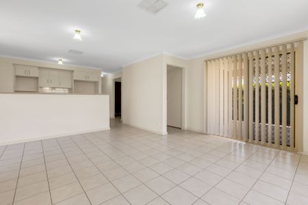 4 Bedroom family home in Blakeview - Photo 2