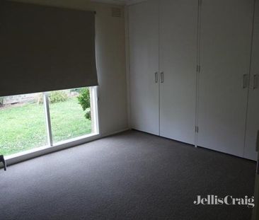 38 Darren Avenue, Bundoora - Photo 2