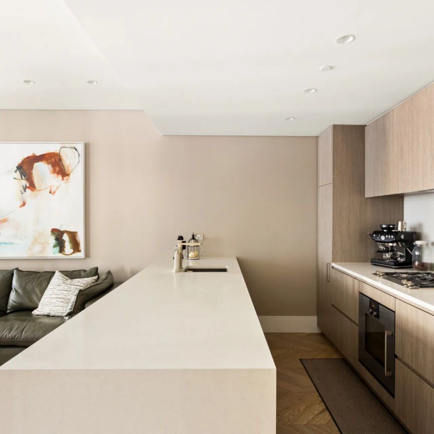 Furnished Apartment | Iconic Urban Luxury with Seamless City Access - Photo 1