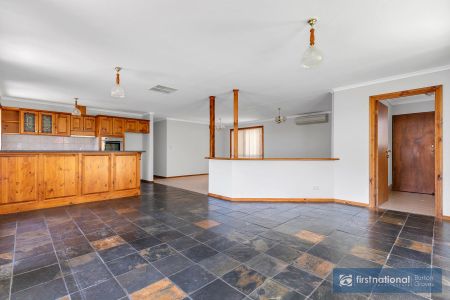 VERY TIDY AND SPACIOUS THREE BEDROOM HOME - Photo 4