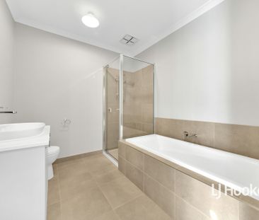 7 Arkport Way, Manor Lakes VIC, Belconnen - Photo 6
