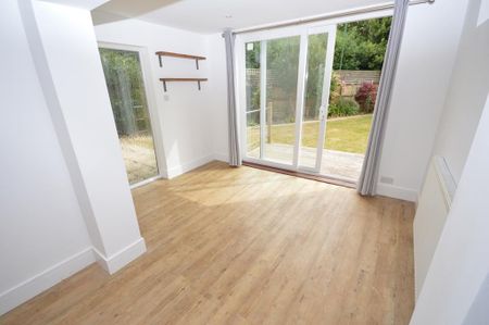4 bedroom detached house to rent - Photo 5