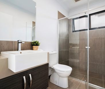 STUNNING FOUR BEDROOM HOME!! - Photo 4