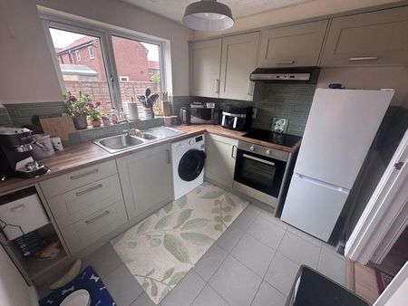 2 bedroom end of terrace house to rent - Photo 3