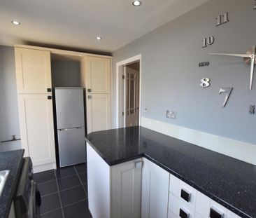 3 bedroom terraced house to rent - Photo 6
