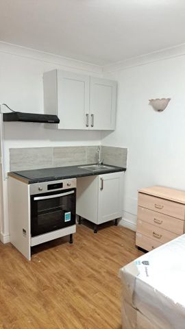 Studio to rent - Photo 2