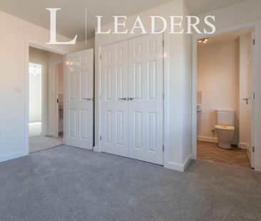 3 bedroom semi-detached house to rent - Photo 3