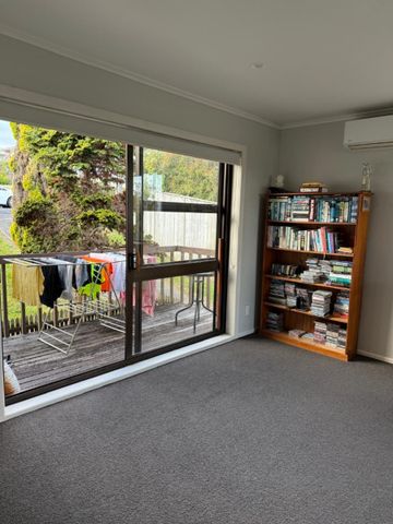 Spacious 3-bedroom home in a quite Milford crescent - Photo 3