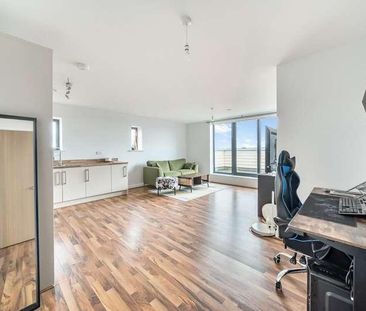 Oak House, Victory Park Road, Addlestone, Surrey, KT15 - Photo 6