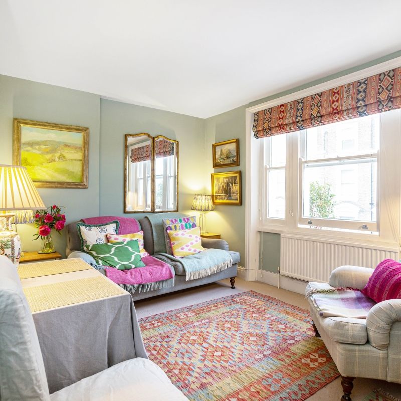 Campden Hill Gardens, London, W8 - Photo 1