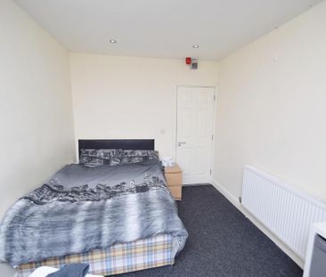 8 bedroom terraced house to rent - Photo 6