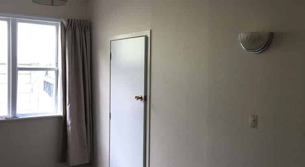 Sunny Large 4 bedroom house - Photo 1