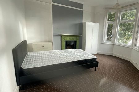 Room in a Shared House, Hatherley Gardens, E6 - Photo 5