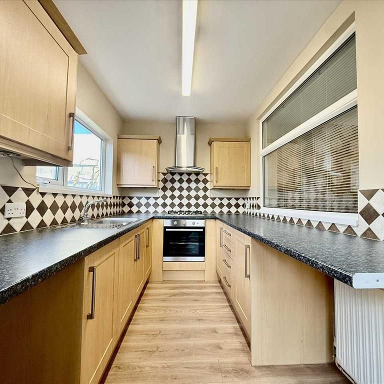2 bedroom bungalow to rent - Photo 1