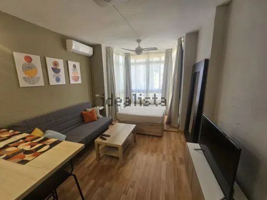 Alquiler de estudio en Avenida de los Manantiales - Foto 1