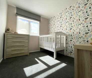 Sunny 3-Bedroom Home + Double Garage - Photo 6