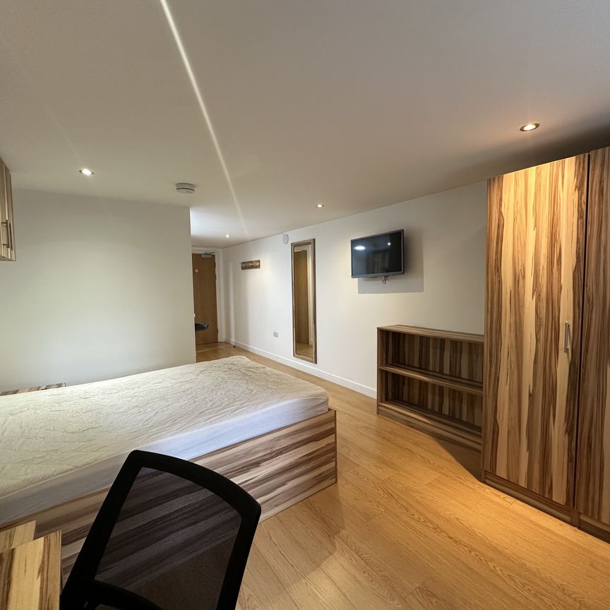 30 Kirkgate, Huddersfield - Photo 1