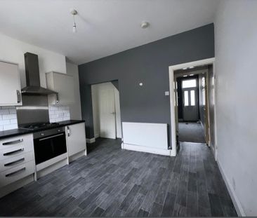 2 bed terraced house to rent in Queensberry Road, Burnley, BB11 - Photo 3