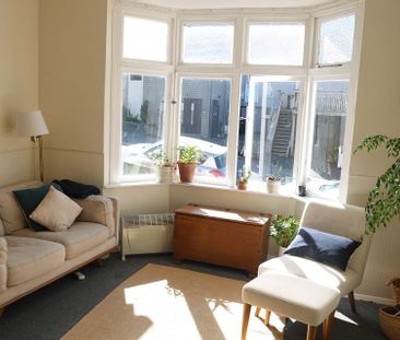 Modern 2 bedroom flat - Photo 3