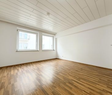 HELLE 2-ZIMMERWOHNUNG ZU MIETEN! - Photo 2
