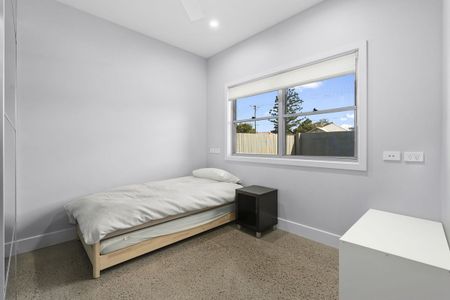 Furnished Premium Family Living with Pool/ Garden Maintenance & Cleaning Included - Photo 5