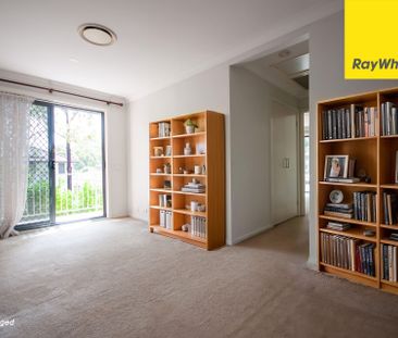 WELL PRESENTED THREE BEDROOM RESIDENCE IN LIDCOMBE BOTANICA ESTATE - Photo 4