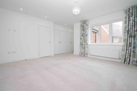 4 bedroom detached house to rent - Photo 3