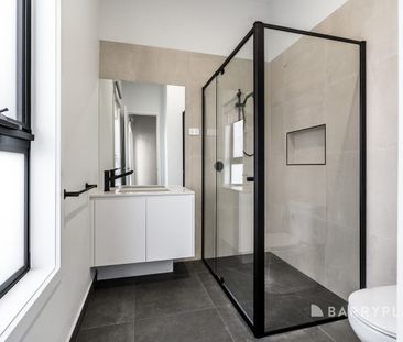 MODERN BEAUTY - Photo 2