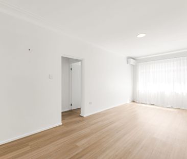 Coastal Sophistication & Contemporary Style - Photo 3