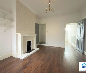 2 Bedroom Terraced - Photo 2