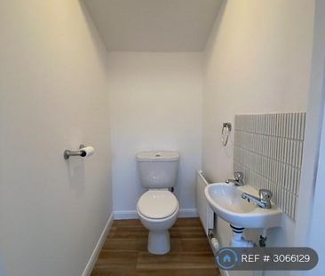 3 bedroom terraced house to rent - Photo 6