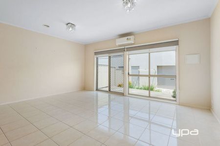 BEAUTIFUL HOME IN A CENTRAL LOCATION - Photo 3