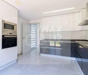 3 room luxury House for rent in Cascais e Estoril, Portugal - Photo 2