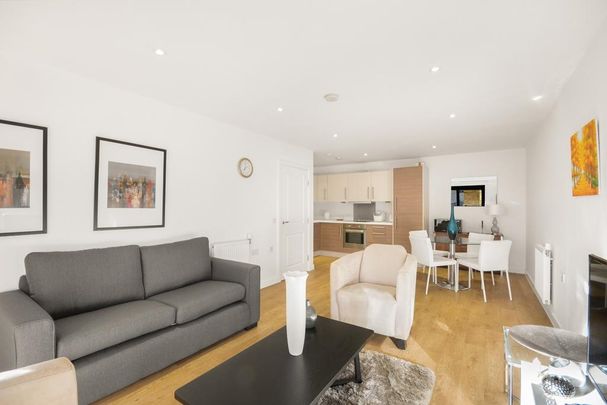 3 bedroom flat to rent - Photo 1